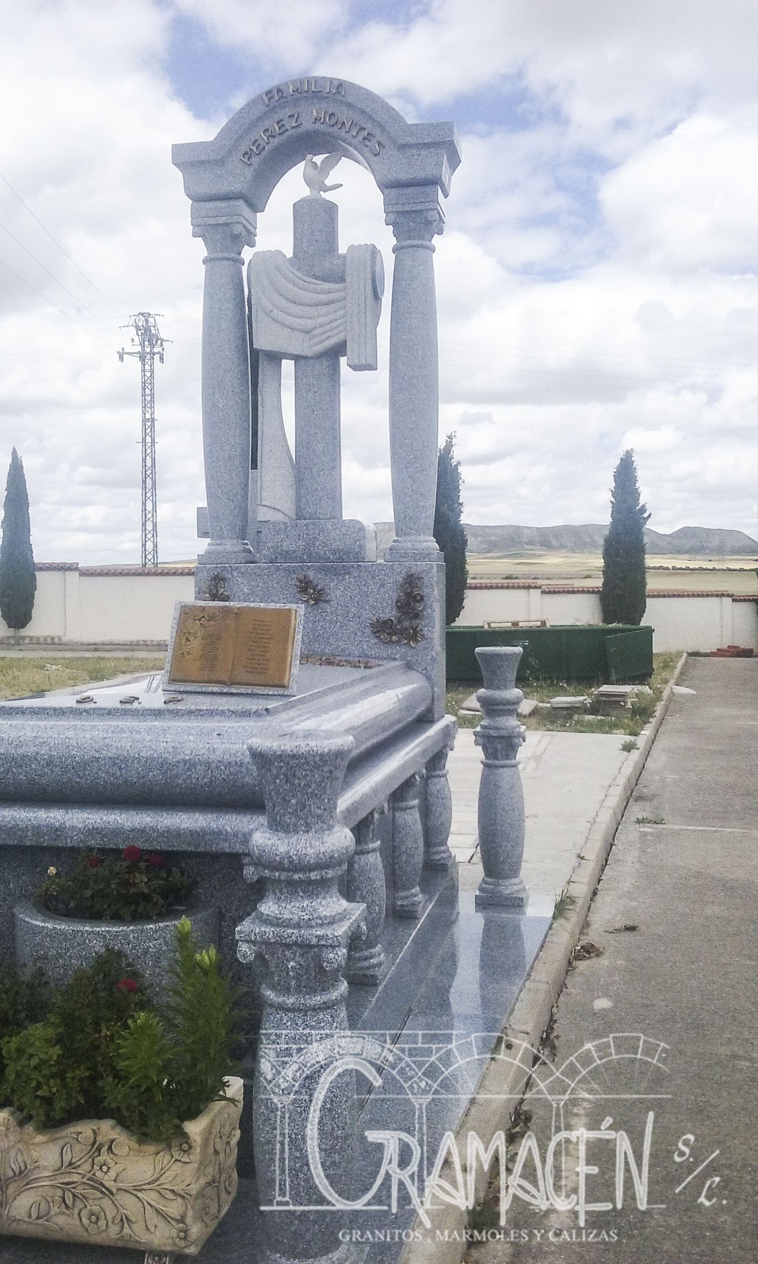 Arte funerario en marmol y granito
