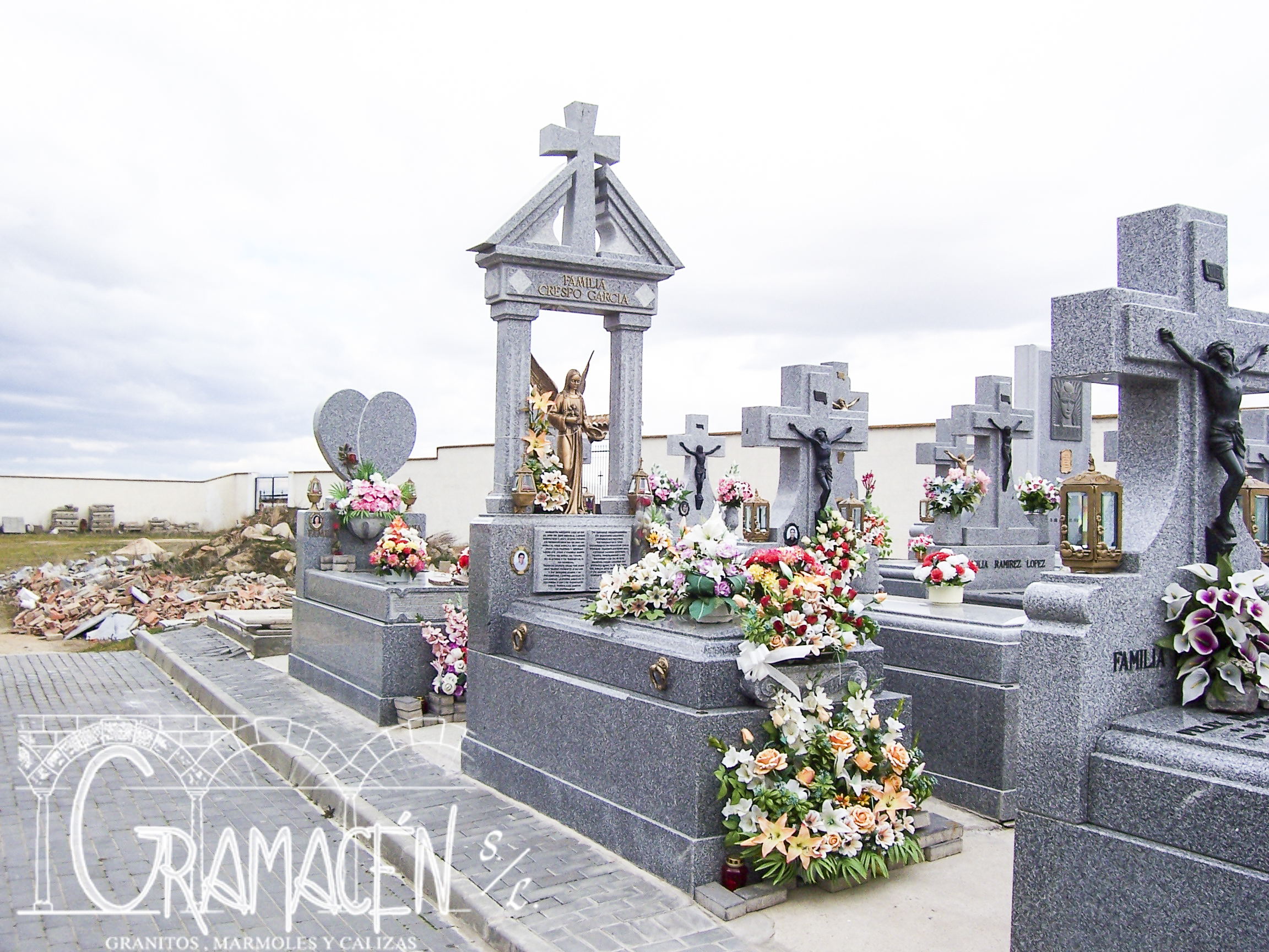 Arte funerario en marmol y granito